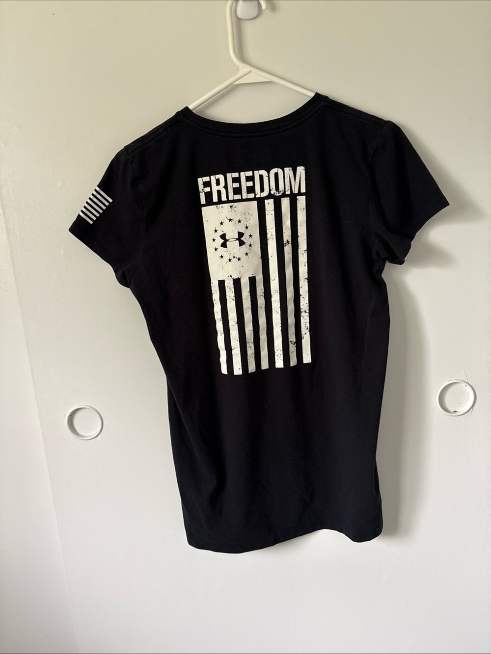 Under Armour "Freedom" Shirt Top Short Sleeve Women's Size Large Small Black
